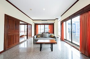 The President Hotel at Chokchai 4