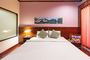 The President Hotel at Chokchai 4