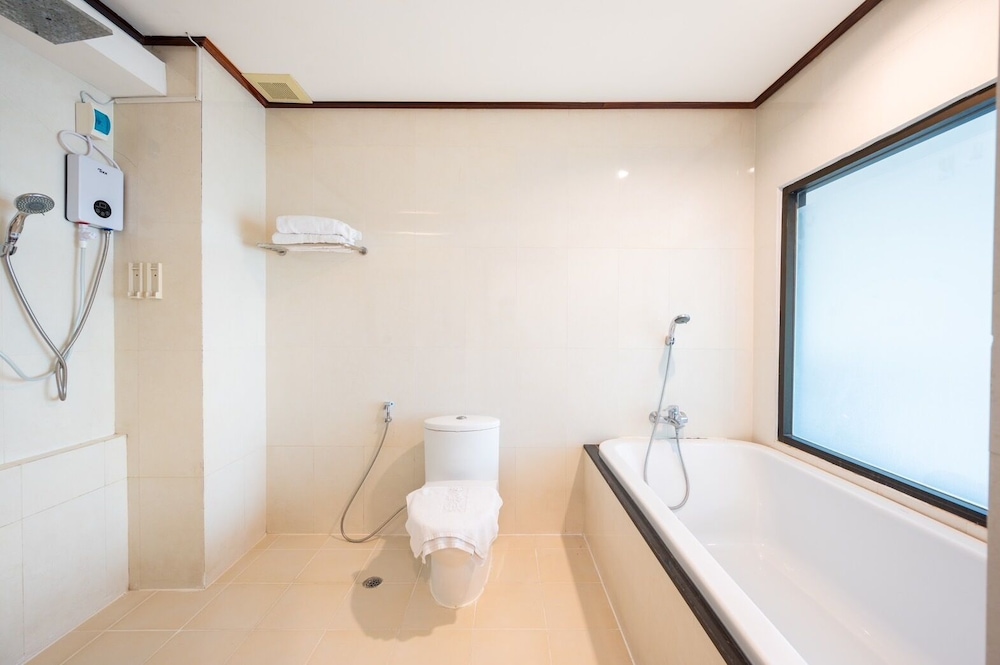 The President Hotel at Chokchai 4