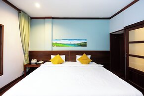 The President Hotel at Chokchai 4
