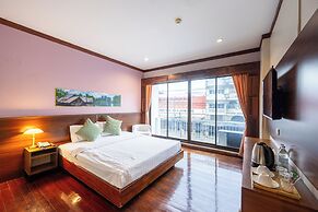 The President Hotel at Chokchai 4