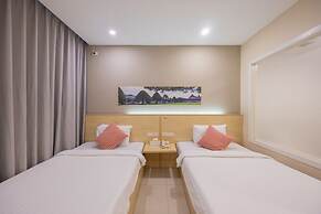 The President Hotel at Chokchai 4