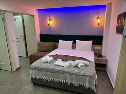 Loren Hotel Suites