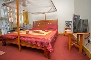 Brimax Hotel