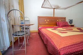 Brimax Hotel