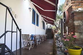 Iola Hotel