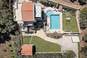 Villa Athinais