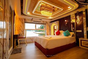 Sreekrishna Houseboats