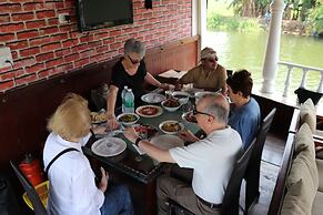 Sreekrishna Houseboats