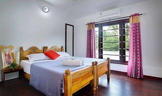 Sreekrishna Houseboats