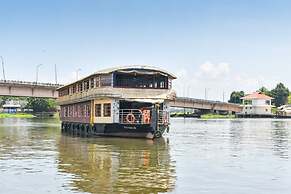 Sreekrishna Houseboats