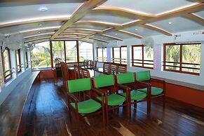 Sreekrishna Houseboats