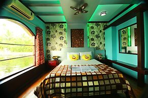 Sreekrishna Houseboats