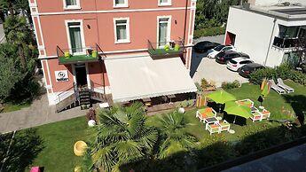Holiday IV Gardan