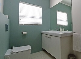 Dolphin Inn Guest House