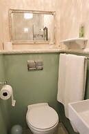 Dolphin Inn Guest House