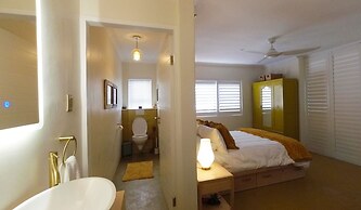 Dolphin Inn Guest House