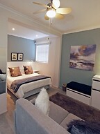 Dolphin Inn Guest House
