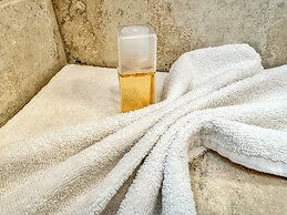 Hotel Grand Fifty Suites