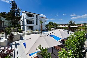 Mediterraneo Garden Apartments