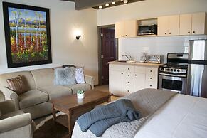 Yamnuska Suites