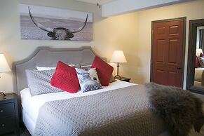 Yamnuska Suites