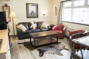 Yamnuska Suites