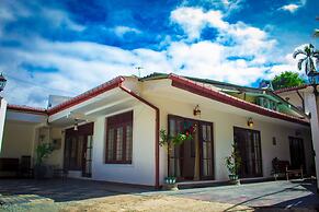 Kandy Waters Hotel