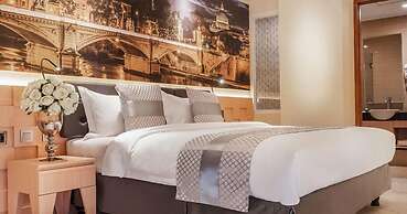 Grand Viveana Hotel