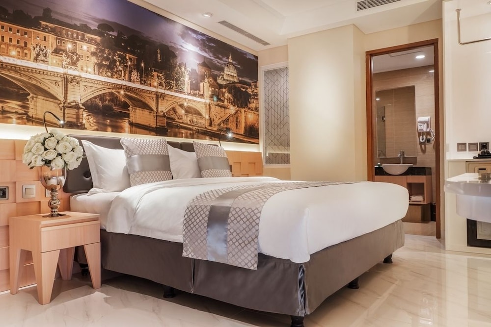 Grand Viveana Hotel