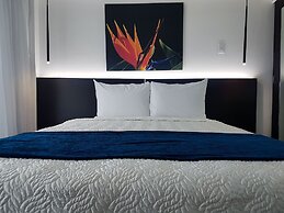 R Hotel Kingston