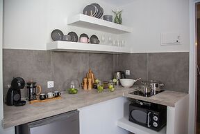 Malibu Studios & Apartments