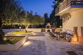 Malibu Studios & Apartments