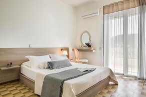 Malibu Studios & Apartments