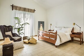 Malibu Studios & Apartments