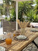 Malibu Studios & Apartments