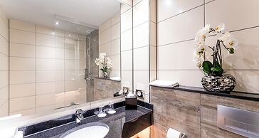 PLAZA Premium Grand Winston