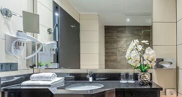 PLAZA Premium Grand Winston