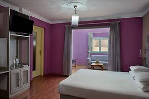 Delphi Art Hotel