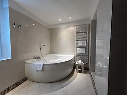 Hotel Master