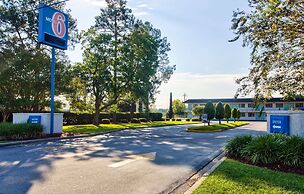 Motel 6 Valdosta, GA - University
