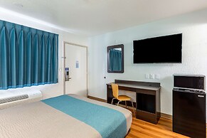 Motel 6 Valdosta, GA - University
