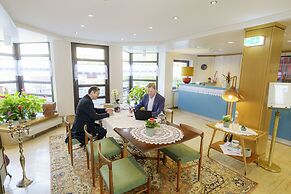 Tante ALMA’s Bonner Hotel