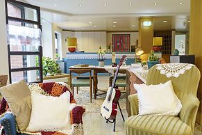 Tante ALMA’s Bonner Hotel