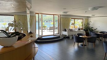 Tresa Bay Hotel