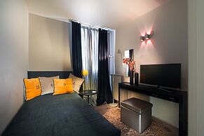 Charming House DD724