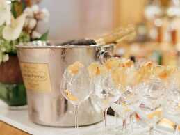 Croisette Beach Hotel Cannes - MGallery Collection