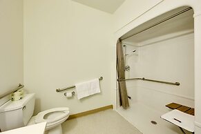 Motel 6 Brampton, ON - Toronto