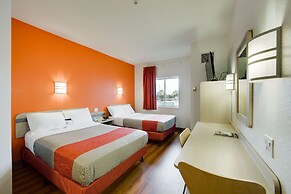 Motel 6 Brampton, ON - Toronto