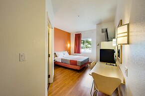 Motel 6 Brampton, ON - Toronto